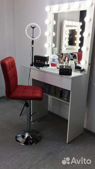 Стол визажиста. Туалетный столик. В наличии