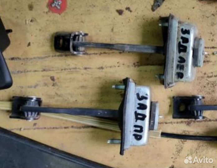 Ограничитель двери задний Ford Focus 2 2005-11