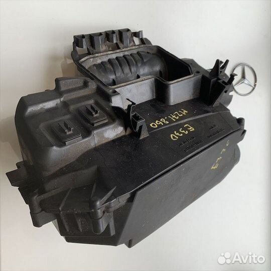 Корпус воздушного фильтра Мерседес w212 M271