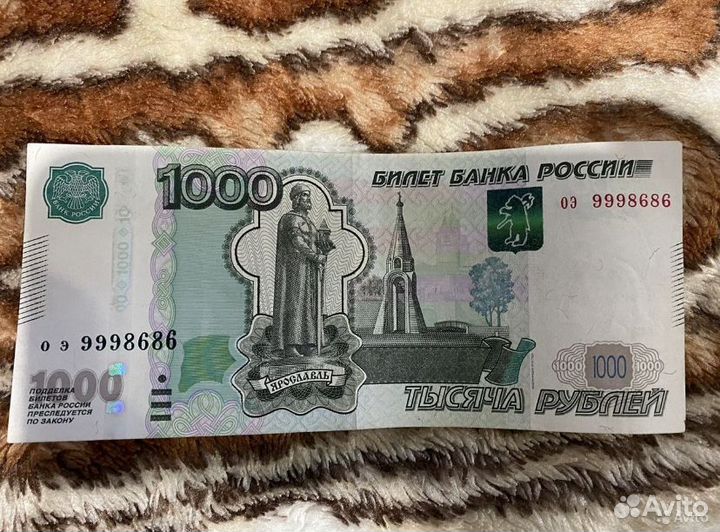 Купюра 1000 рублей красивый номер