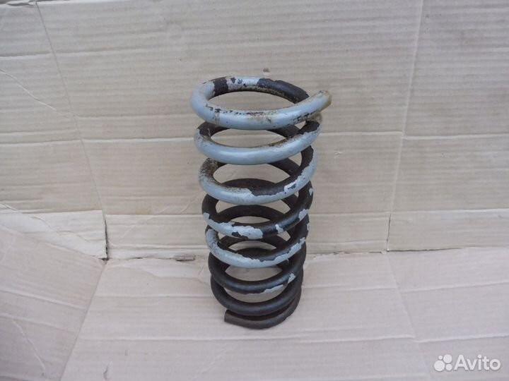Передняя пружина на ваз-2121,2131 штатная