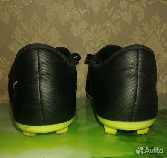 Футбольные бутсы NikePhantom