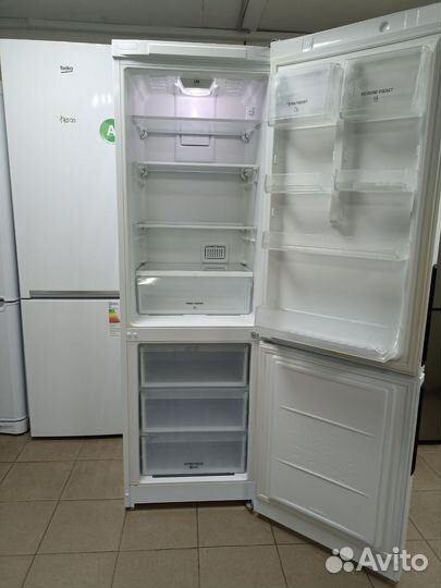 Холодильник Hotpoint Ariston