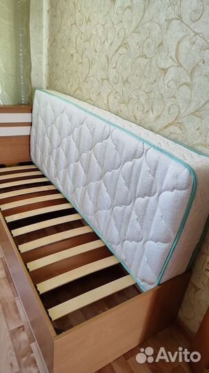 Кровать