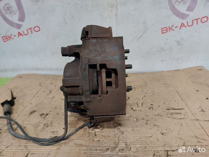 Ступица передняя левая Chevrolet Suburban GMT400