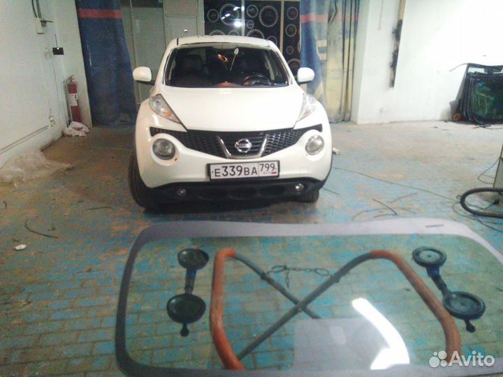 Лобовое стекло Ниссан Жук Nissan Juke