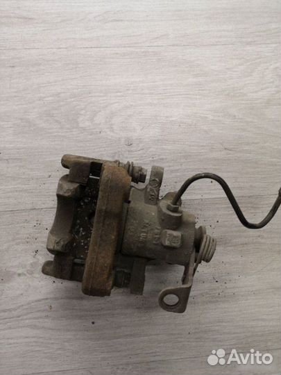 Суппорт задний правый Peugeot 408