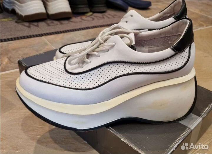 Кроссовки, босоножки нат. кожа