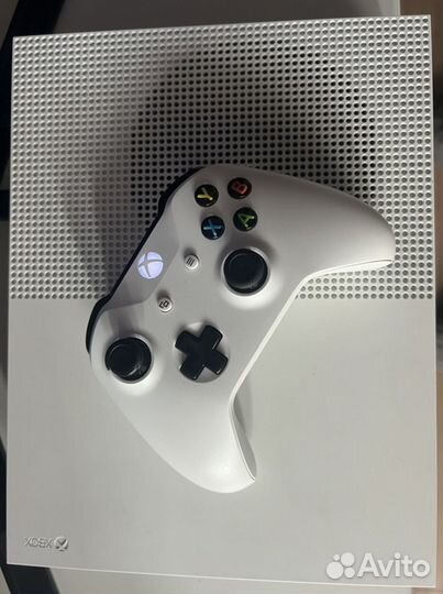 Xbox One S 500gb + 450 игр + Live Gold