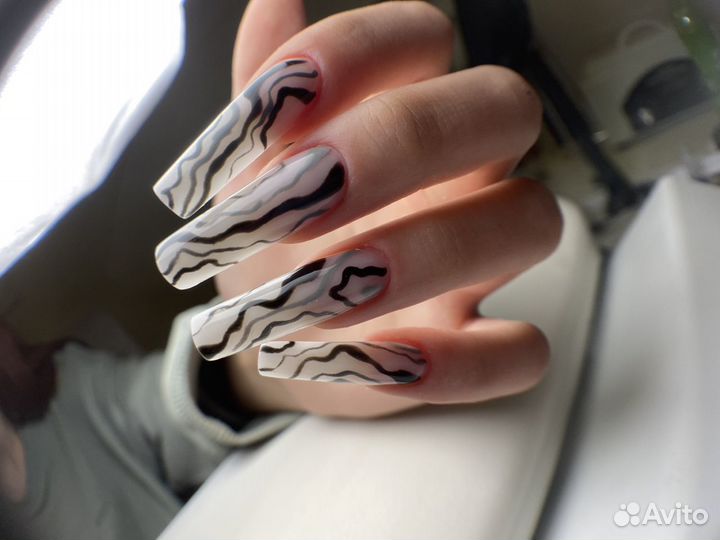 Маникюр с покрытием гель-лаком