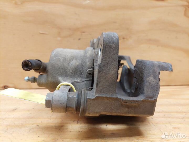 Суппорт передний левый Toyota Vitz KSP90 1krfe