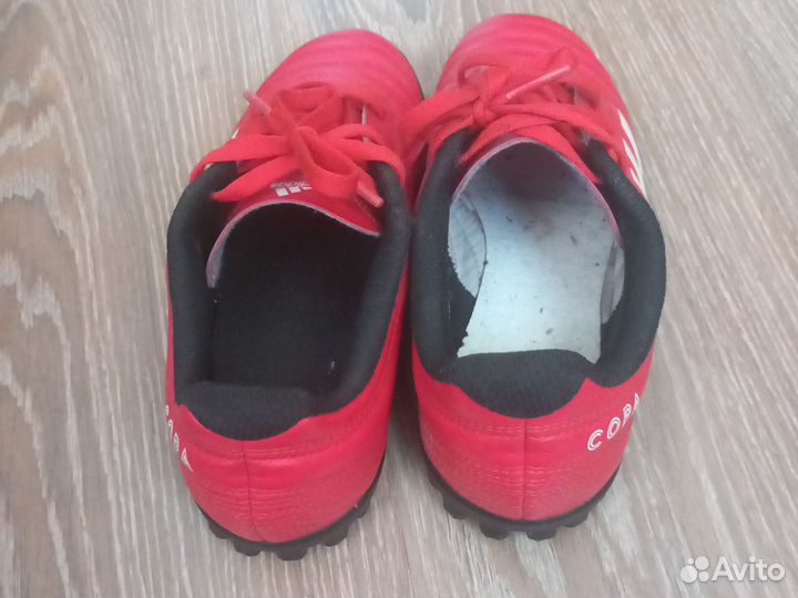 Футбольные бутсы adidas