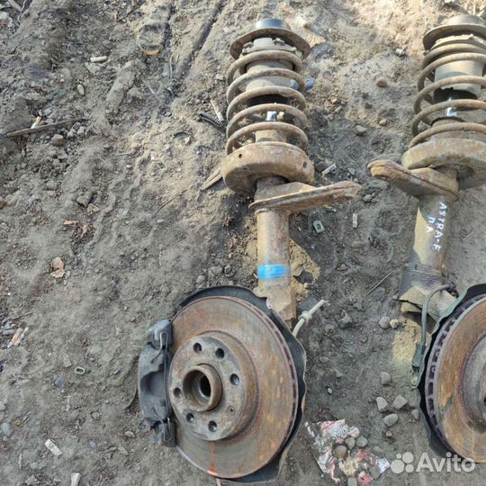 Передние стойки Opel Astra F