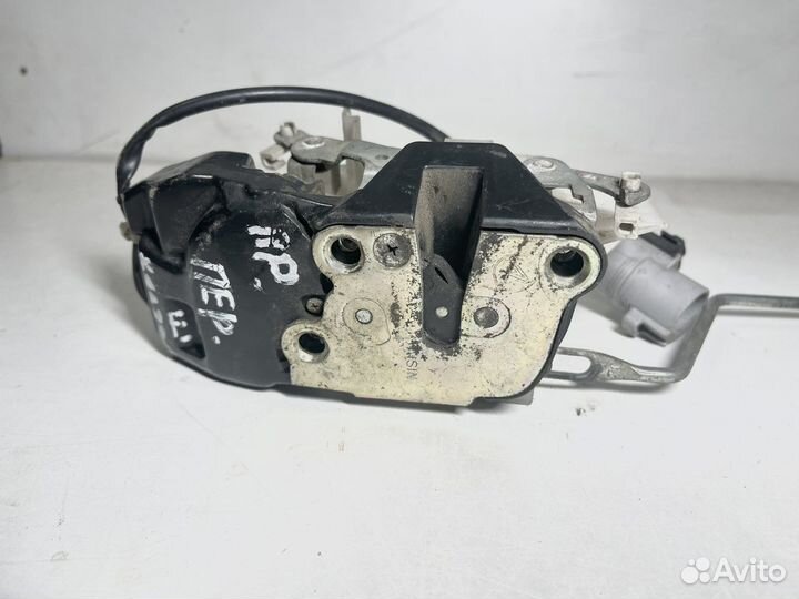 Замок передней правой двери Toyota Carina Е