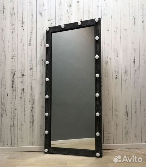 Гримерное зеркало с лампочками