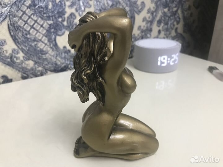 Статуэтка девушки