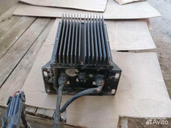 Зарядное устройство вектор 1800