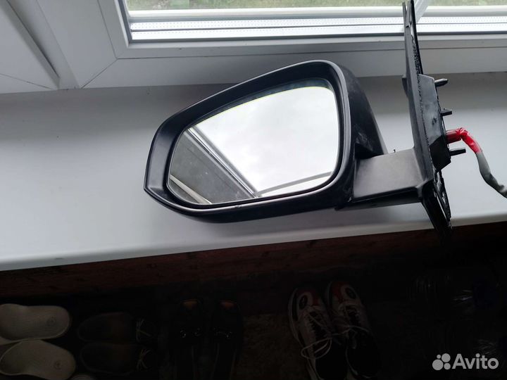 Боковое зеркало на toyota rav 4
