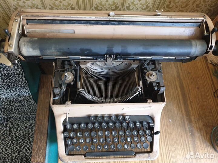 Печатная пишущая машинка