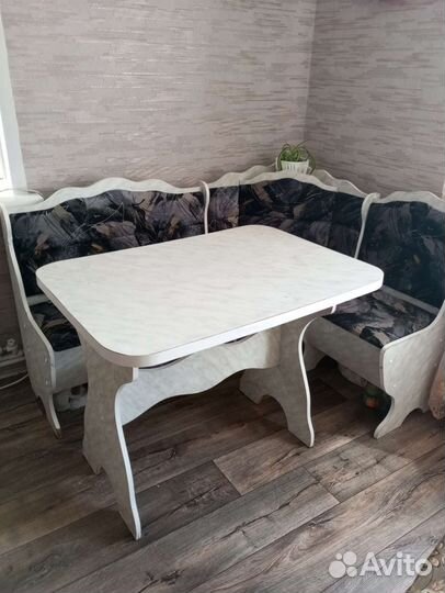 Кухонный уголок со столом бу