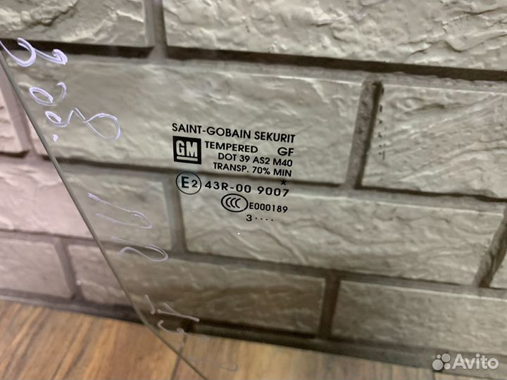 Opel Corsa Стекло двери передней правой