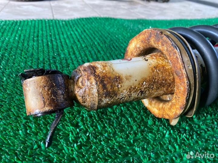 Стойка подвески перед. Nissan Pathfinder