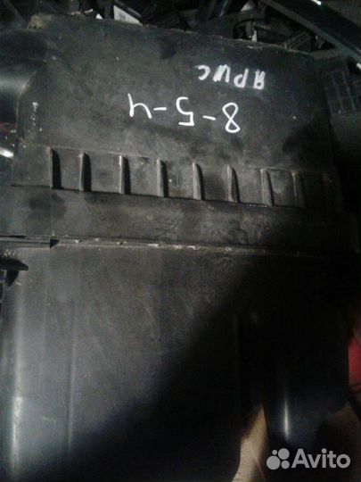 Корпус воздушного фильтра toyota Yaris 2005-2011