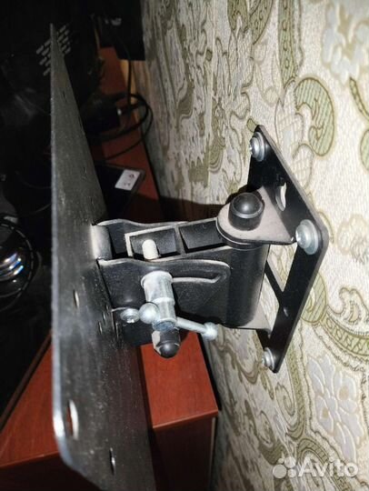 Большой кронштейн для телевизора на стену