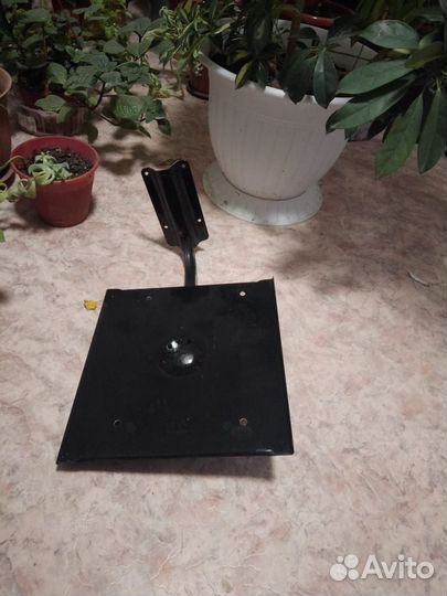 Полка-кронштейн под телевизор