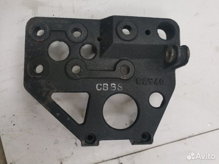 Кронштейн компрессора кондиционера Kia Spectra