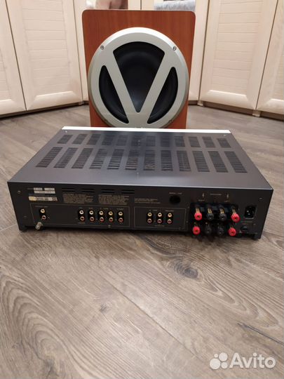 Комплект акустики: колонки, савбувер и усилитель