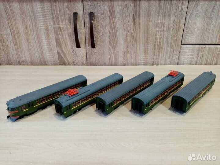 Модель электропоезда эр2 HO 1-87
