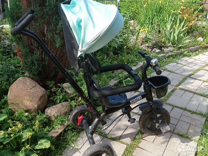 Детский трехколесный велосипед