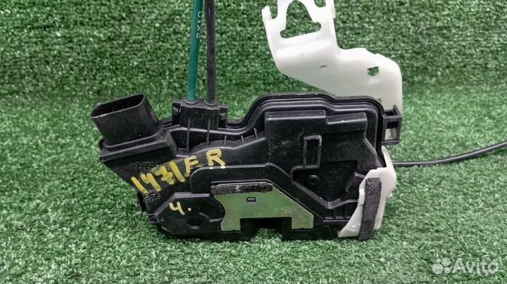 Замок двери Kia Sorento Правый Передний