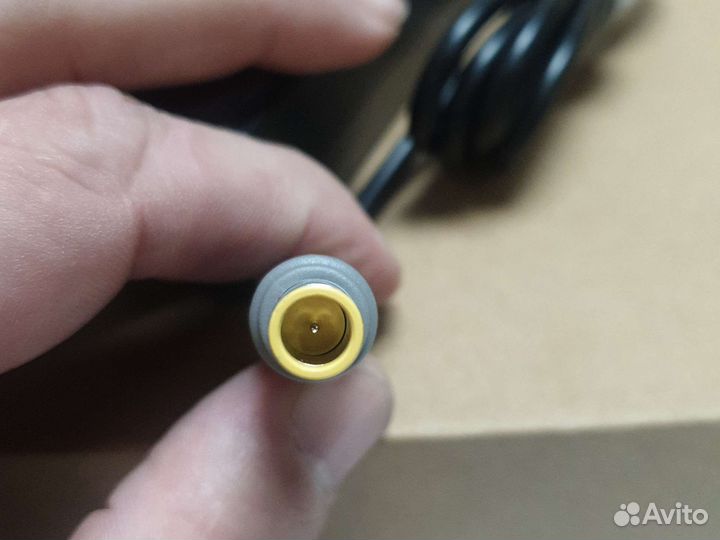 Блок питания для ноутбука Lenovo 90w круглый
