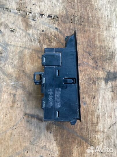 Блок стеклоподъемников Volkswagen Polo 5 sedan