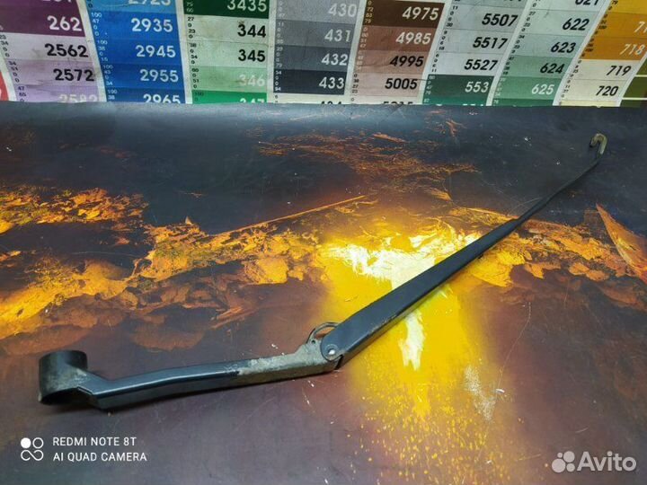 Поводок стеклоочистителя правый Mitsubishi Lancer