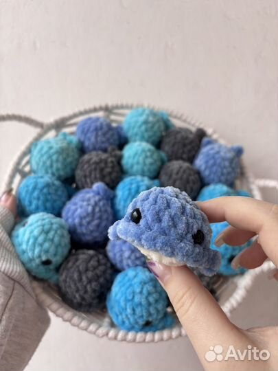 Вязаные игрушки китенок-брелок