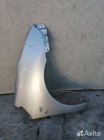 Крыло переднее правое Toyota Prius NHW20