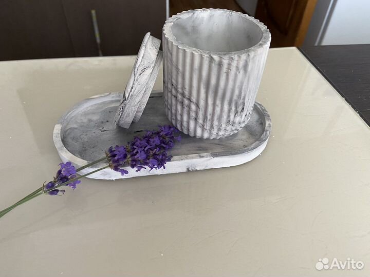 Изделие из гипса. Стаканчик с крышкой