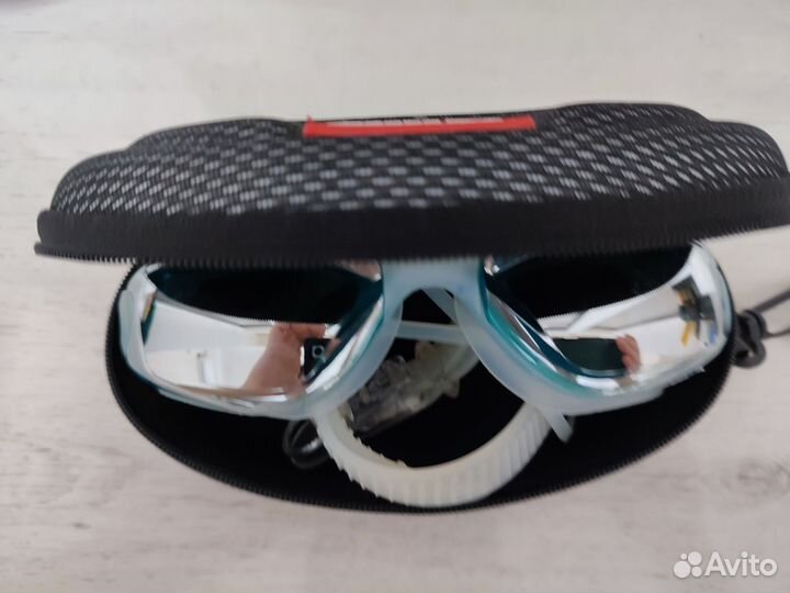 Очки для плавания