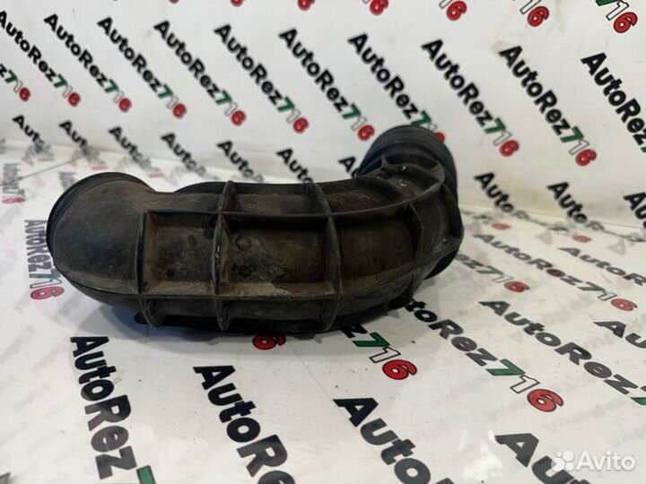 Патрубок воздушного фильтра Лада Гранта 1 седан 1