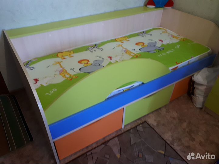 Мебель детская, кровать, шкафы