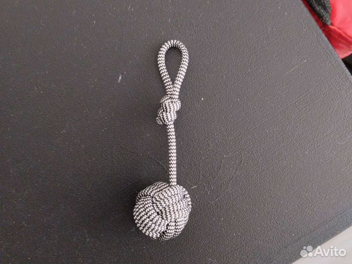 Брелок кулак обезьяны