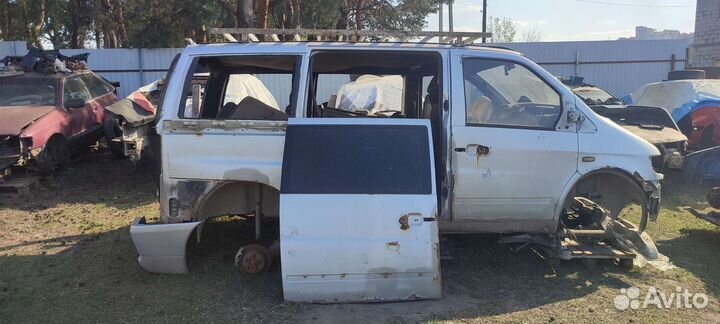 Mercedes vito 638 боковое стекло