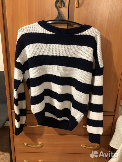 Свитер в полоску