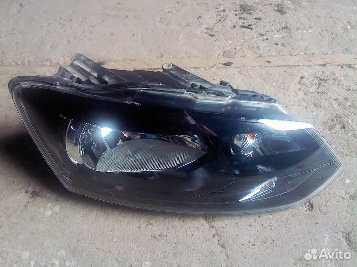 Фара правая Volkswagen Polo