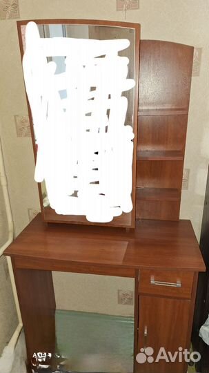 Трюмо с зеркалом