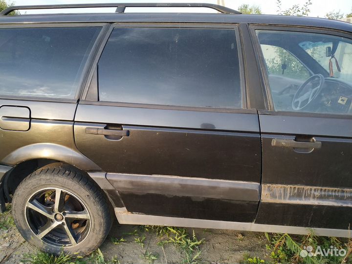 Дверь задняя правая passat b3