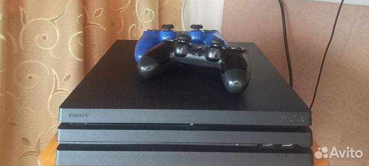 Игровая приставка ps4 pro